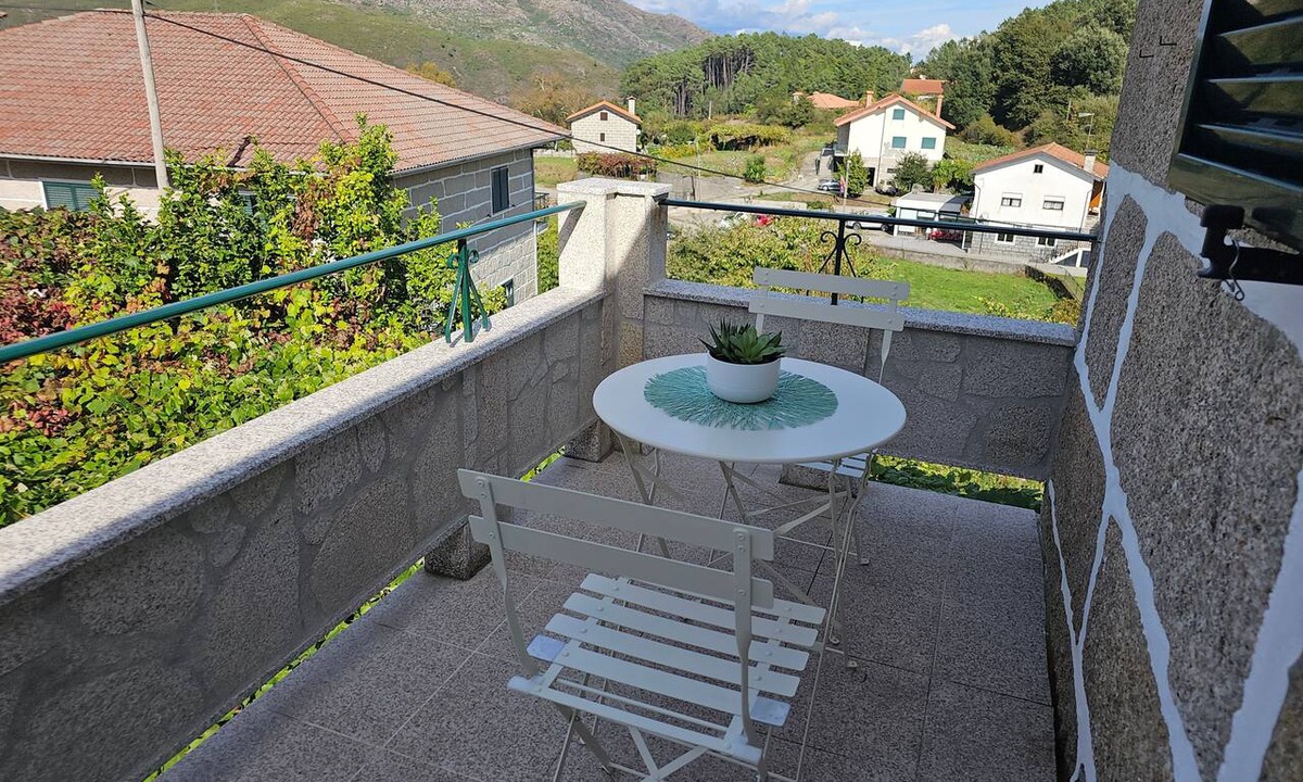 Lindoso House | Holiday Home with Beautiful Views near Gerês Park, Private Terrace, Wi-Fi & Air Conditioning