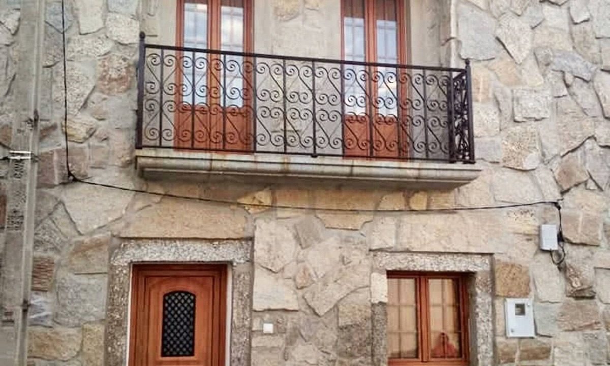 Zebreiros House | Homerez - Charming Countryside House in Zebreira with Spacious Terrace
