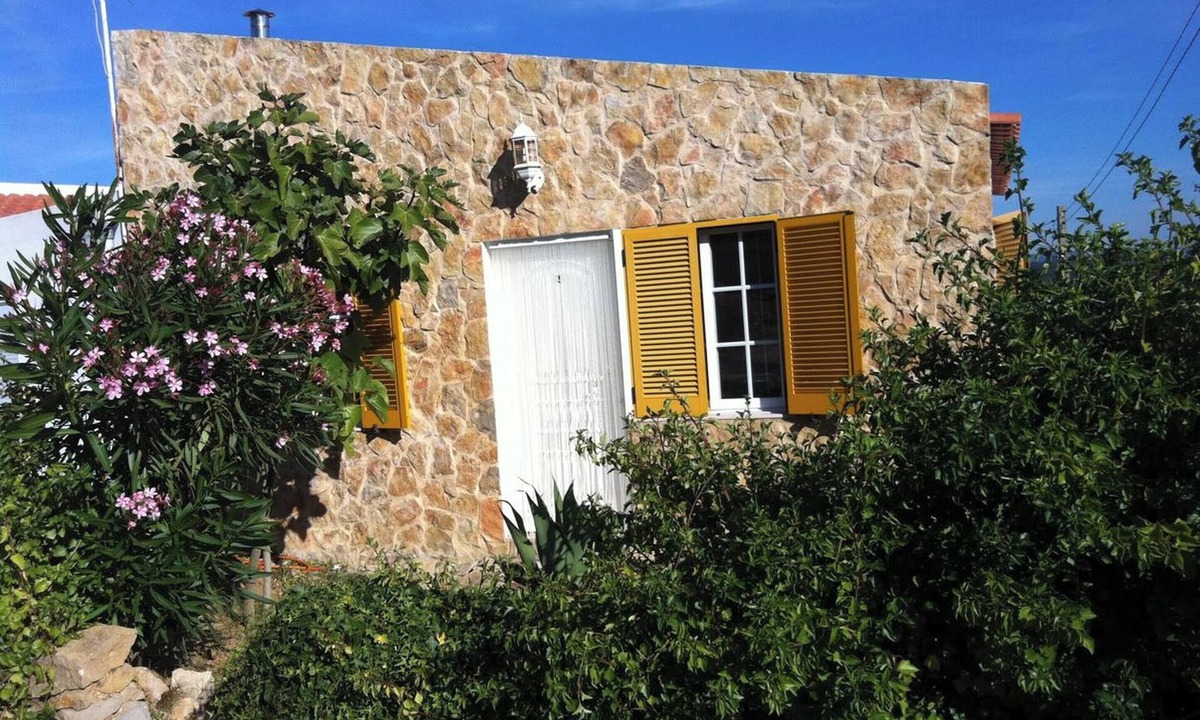Serra da Pescaria House | Homerez - Charming house in Nazaré with terrace and parking