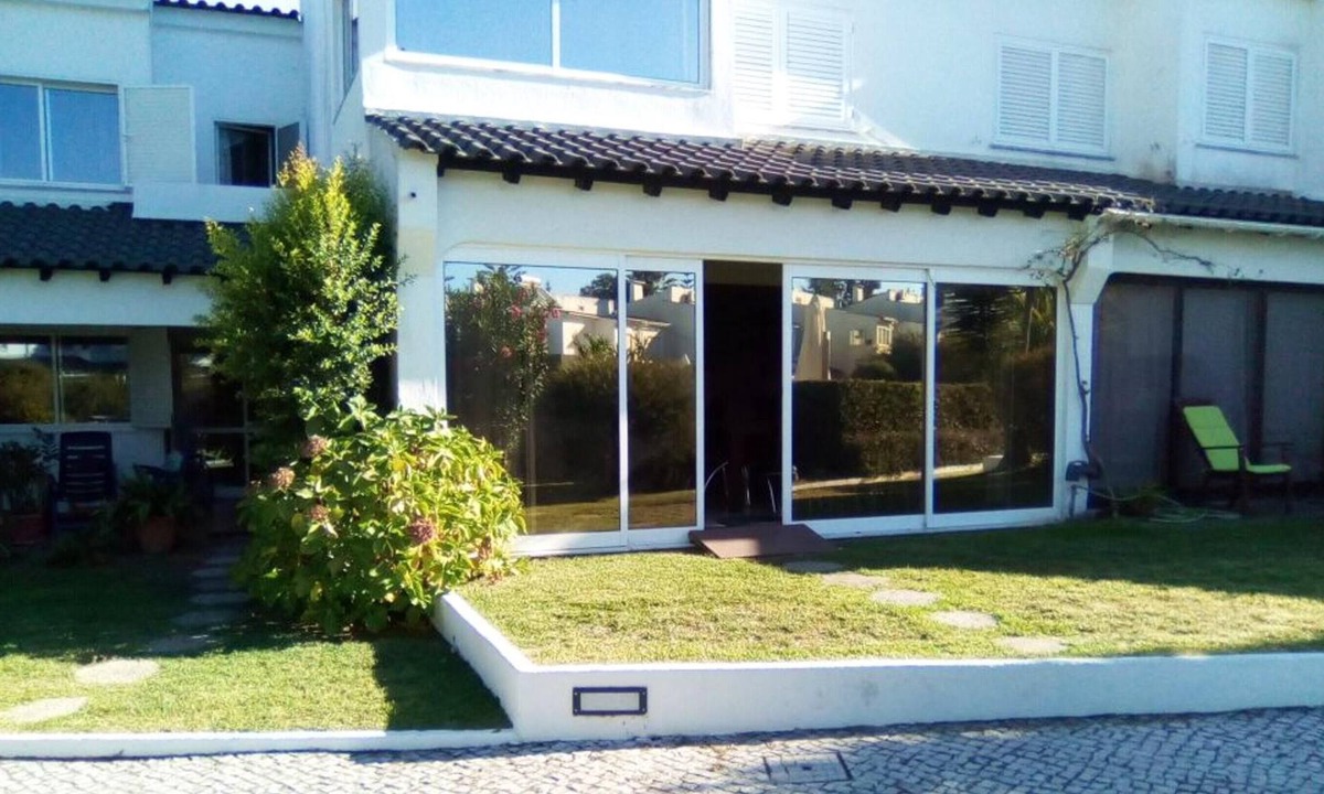 Corroios House | Homerez - House 4 km away from the beach for 8 ppl. with shared pool at Corroios