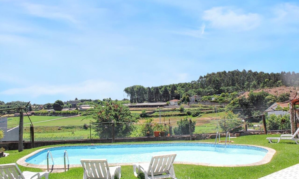 Vila Nova de Famalicao House | Homerez - House in Requião