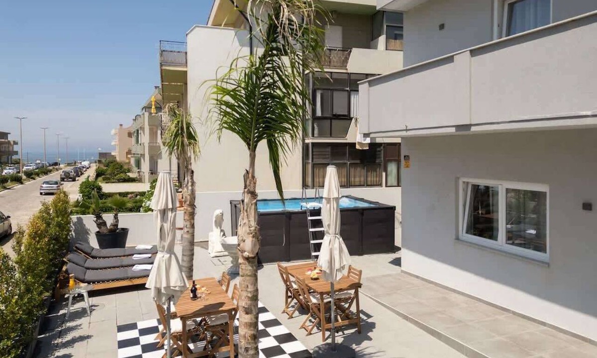 Arvore House | Host Wise Arvore - 4 Triple Room w/Terrace & Pool