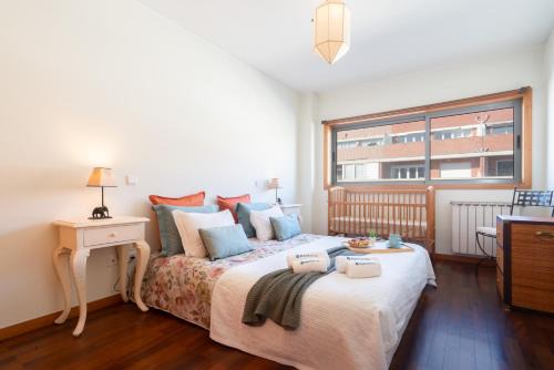 Guimaraes Apartment | Host Wise - Homely Large Flat - Balcony