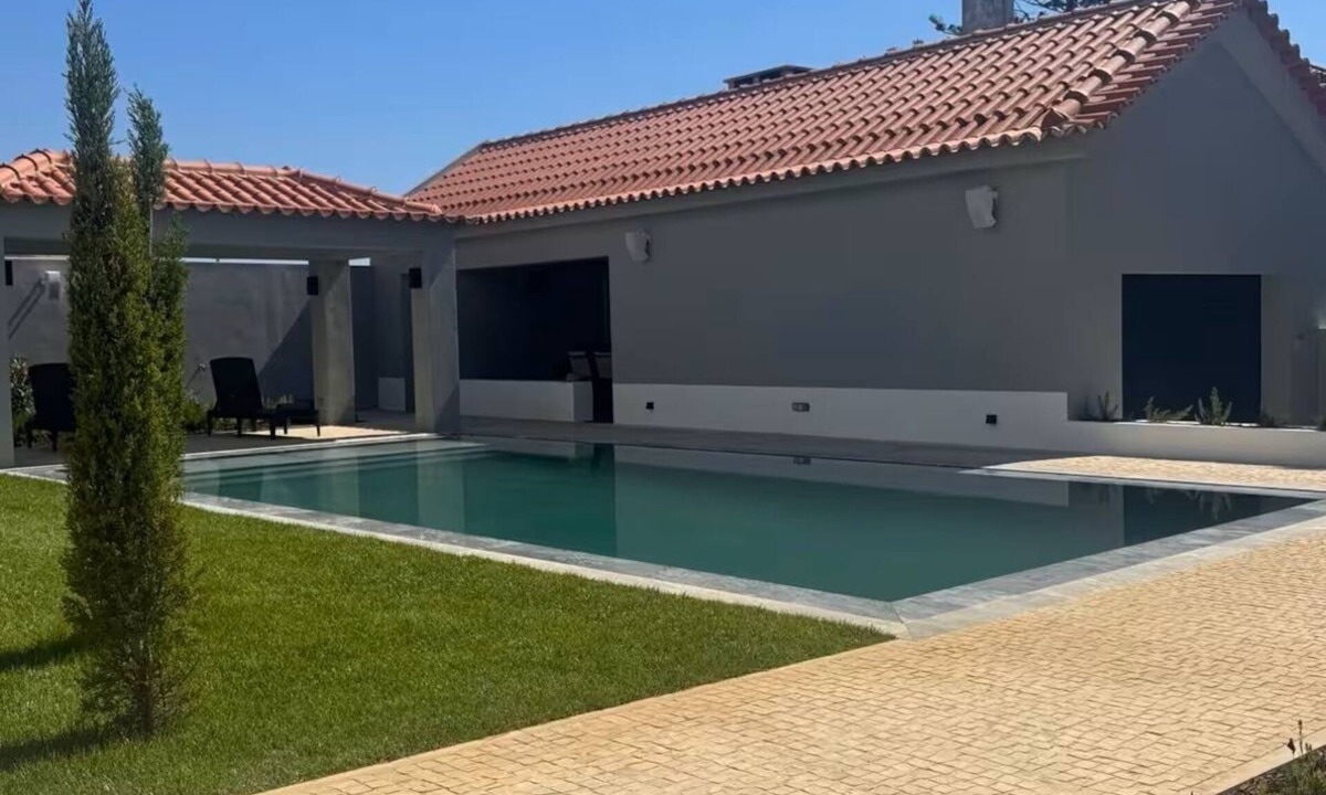 Faulha Villa | House with a garden and pool near the beach