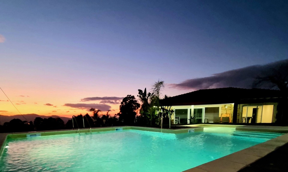 Fornelos House | House with a swimming pool, soccer field, and hot tub—completely private