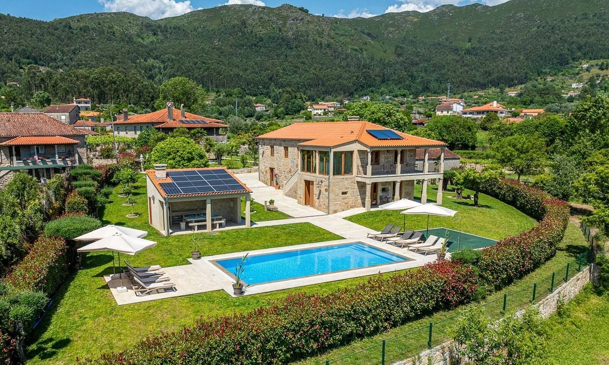 Cossourado Villa | House with pool and garden in Ponte de Lima