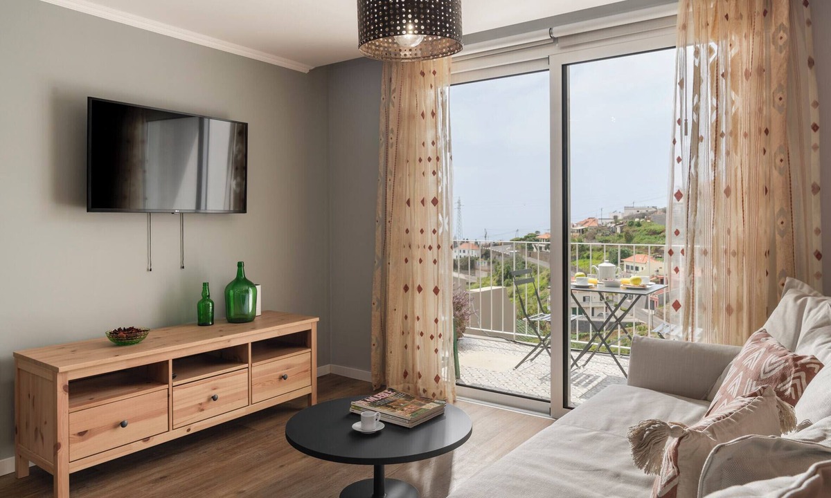 Canhas Apartment | In south-west Madeira, Casas ao Sol - Adega