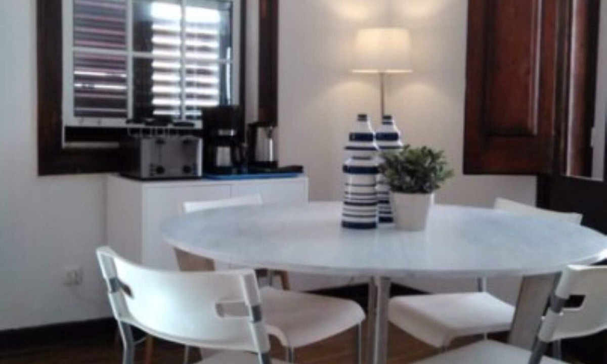 Encarnacao Apartment | Inglesinhos 1 Modest Apartment
