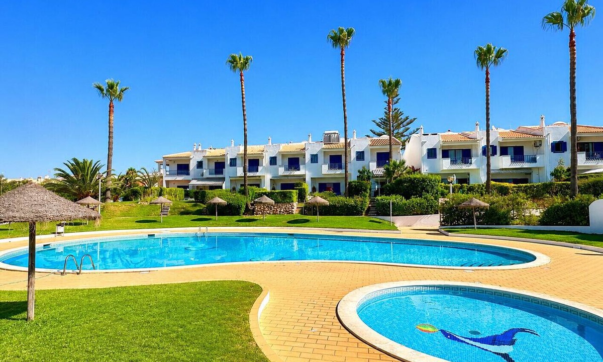 Areias de Sao Joao Ski Chalet | Jardim da Oura 9 | Community Pool | 7 Beds | Albufeira