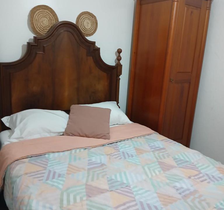Caparica Apartment | Kannon 5-minute walk to all transport options at the Pragal terminal