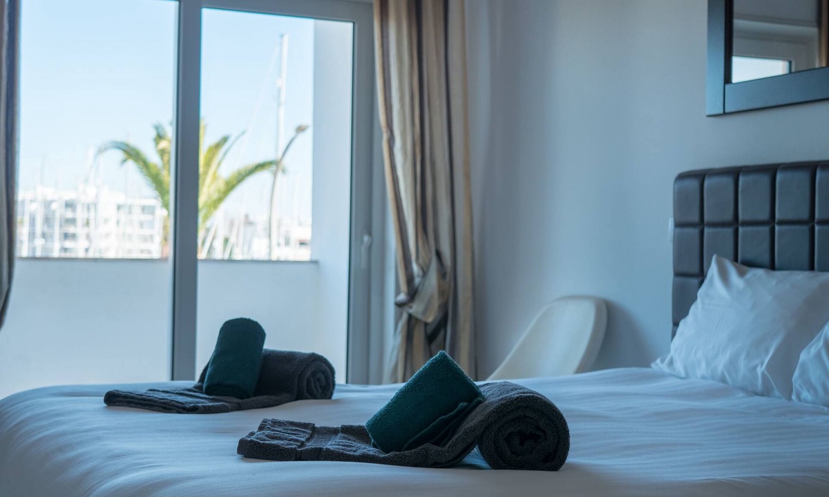 Lagos Apartment | Lagos Marina View studio apartment on main avenue