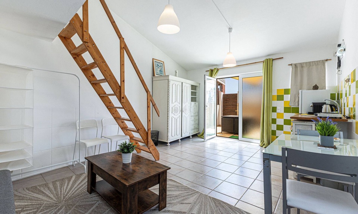 Ameijeira Apartment | Lagos Private Studio: Location | Couples & Family