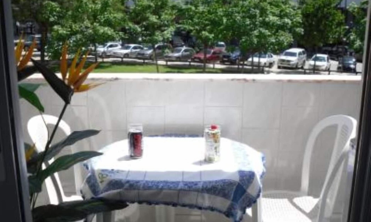 Albufeira Old Town Apartment | Large air-conditioned studio with balcony 300m from the beach