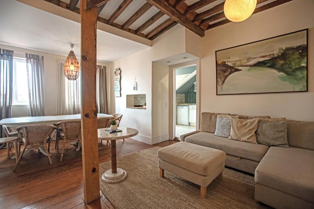 Santo Condestavel Apartment | Large family flat in Campo de Ourique