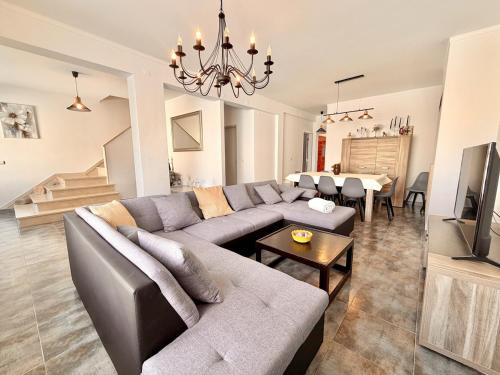 Sao Bernardino House | Large house near beaches & surf