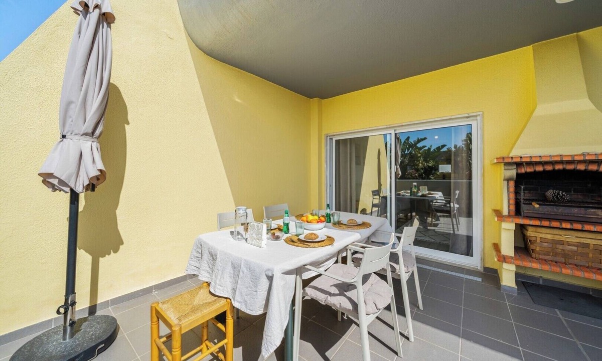 Telheiro Apartment | Large Sunny Terrace · Pool & Beach · Meia Praia