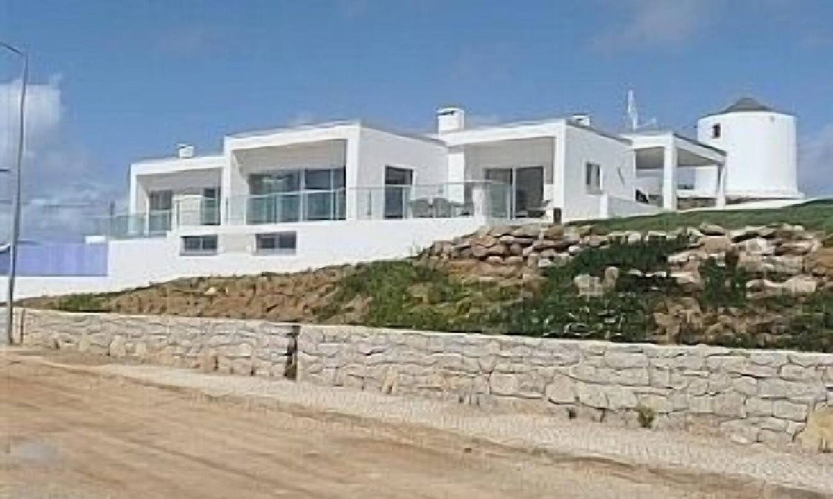 Foz do Arelho Villa | Large Villa With Stunning Views Over Obidos Lagoon and Atlantic Ocean