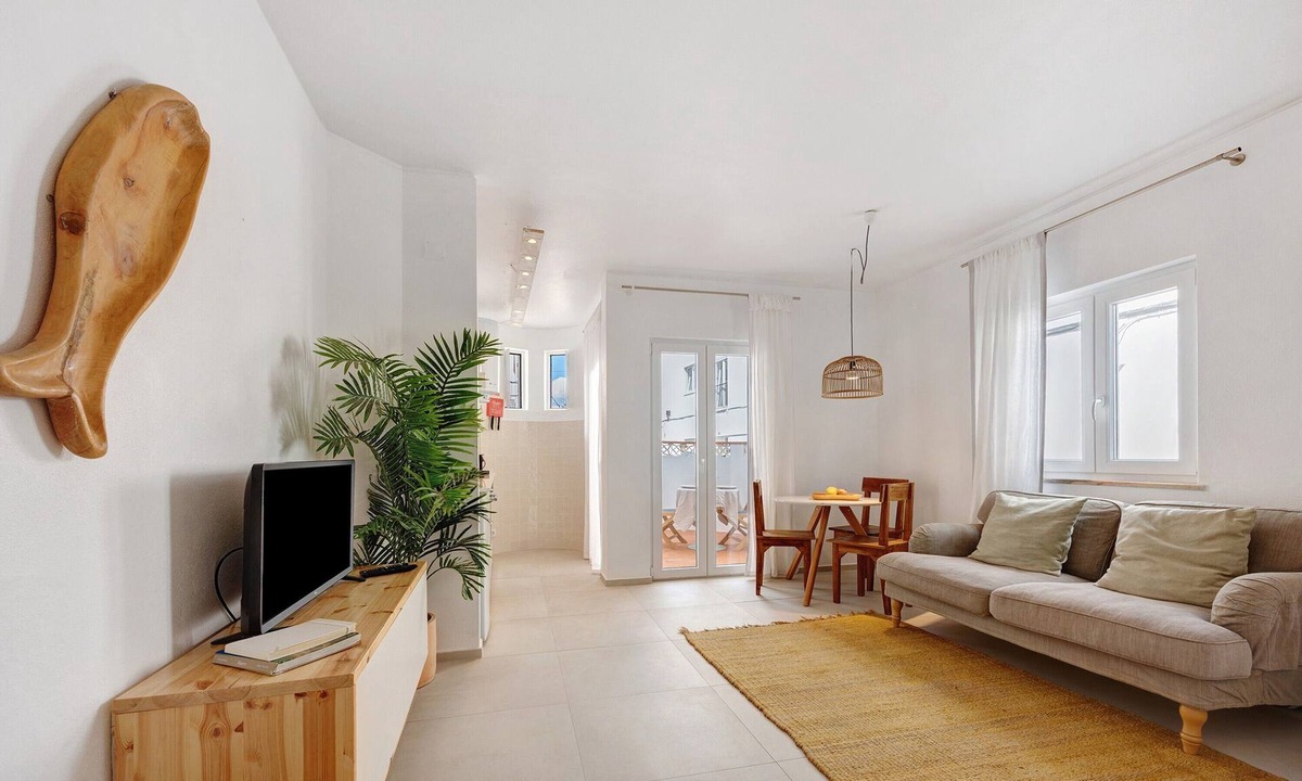 Ameijeira House | Lemon House – Cozy Home Near the Beach and City Center