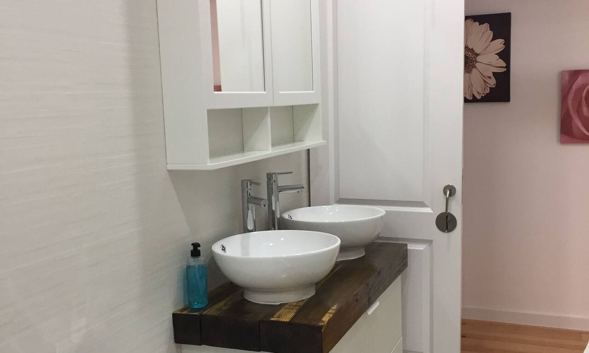 Penha de Franca Apartment | LIGHT FILLED OPEN CONCEPT 3 BR WITH A/C IN LISBON IN HISTORIC BUILDING