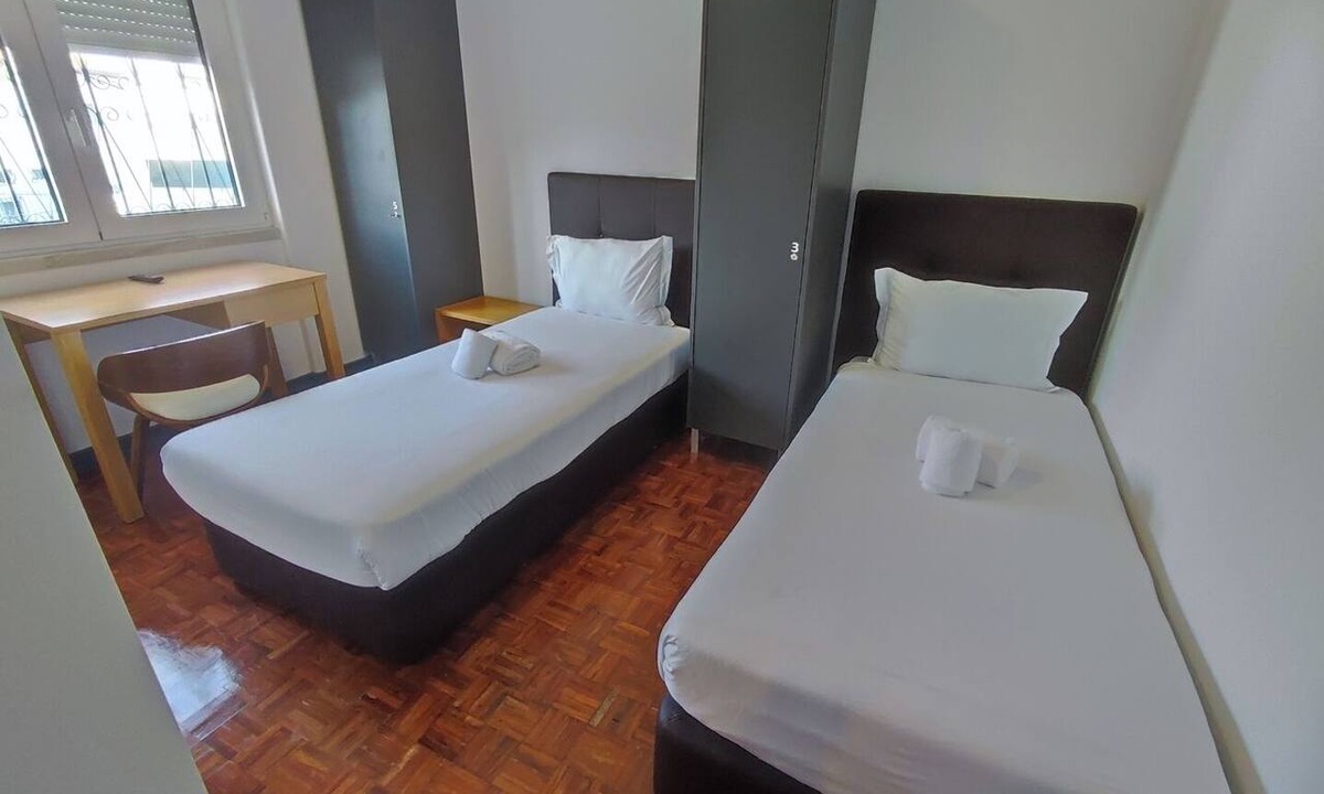 Olivais Apartment | Lisbon Airport GuestHouse Gal - Suite w/Wc