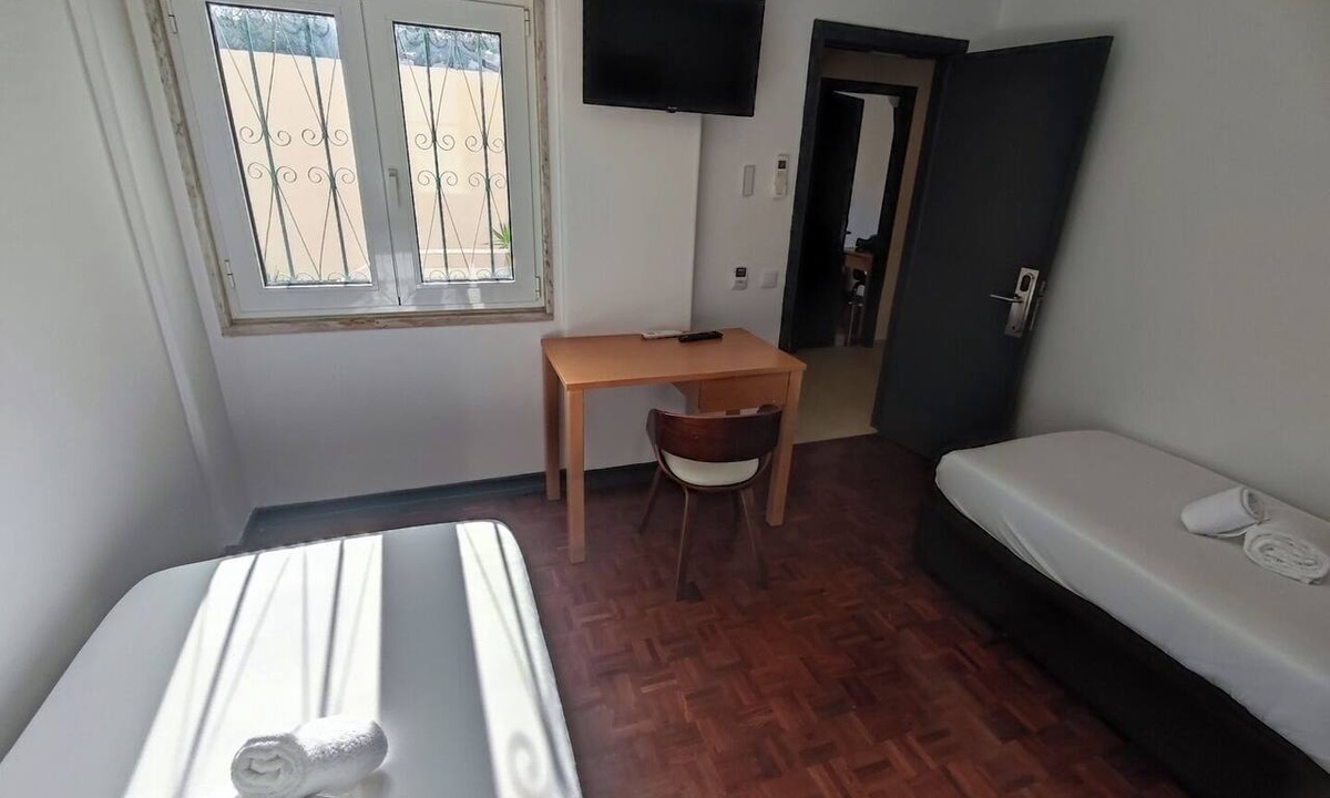 Olivais Apartment | Lisbon Airport GuestHouse Gal – Twin Bedroom