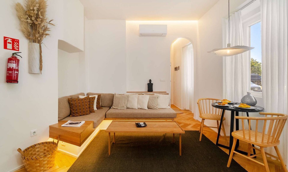 Alfama Apartment | Lisbon Charm: Walk to Graça Viewpoints