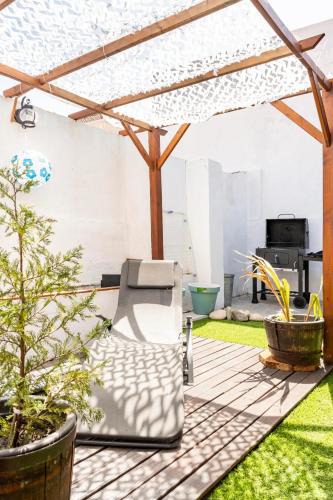 Beato House | Lisbon Garden Stays, with BBQ, Easy Parking near Tejo, Fast Access to Alfama & Downtown