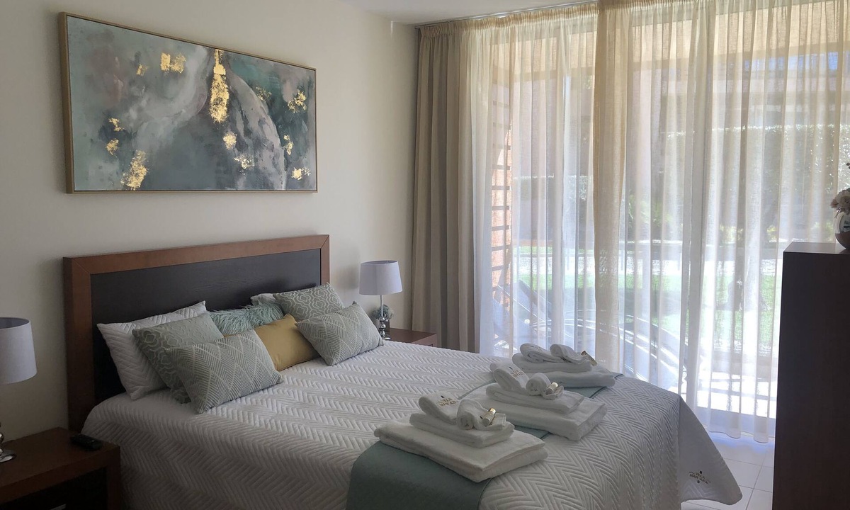 Salgados Condo | Lovely apartment, with direct access to the beach, 7 swimming and huge garden