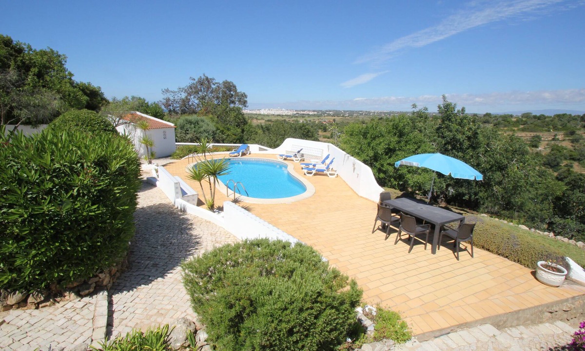 Vale de Parra Villa | Lovely property in Quinta da Saudade with views over Vale de Parra to the sea