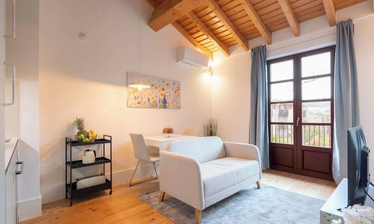 Oliveira do Castelo Apartment | Lovely Studio by HostWise
