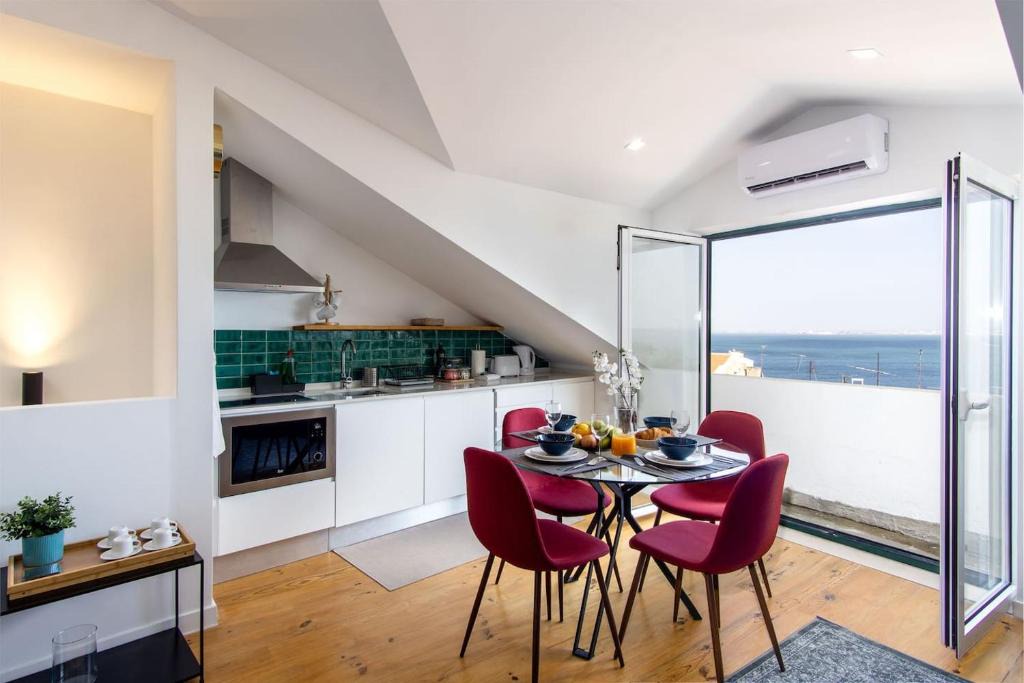 Santo Estevao Apartment | LovelyStay - Turquoise River View II