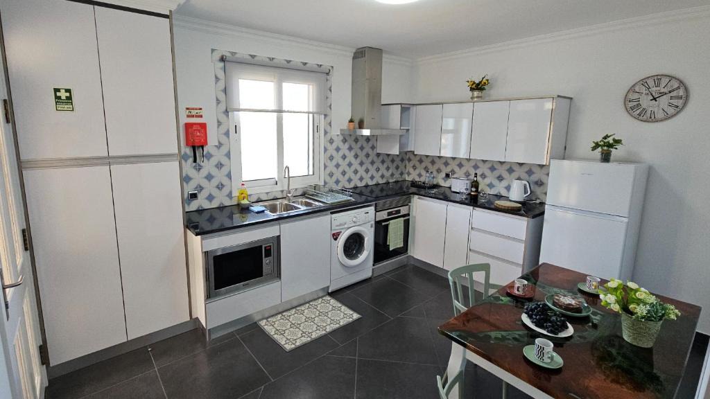 Santana Apartment | Lower Floor In Flor do Campo - Santana