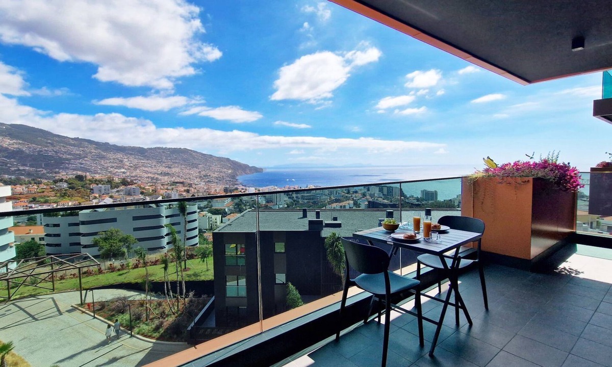 Sao Martinho Apartment | Lux Suite by LovelyStay