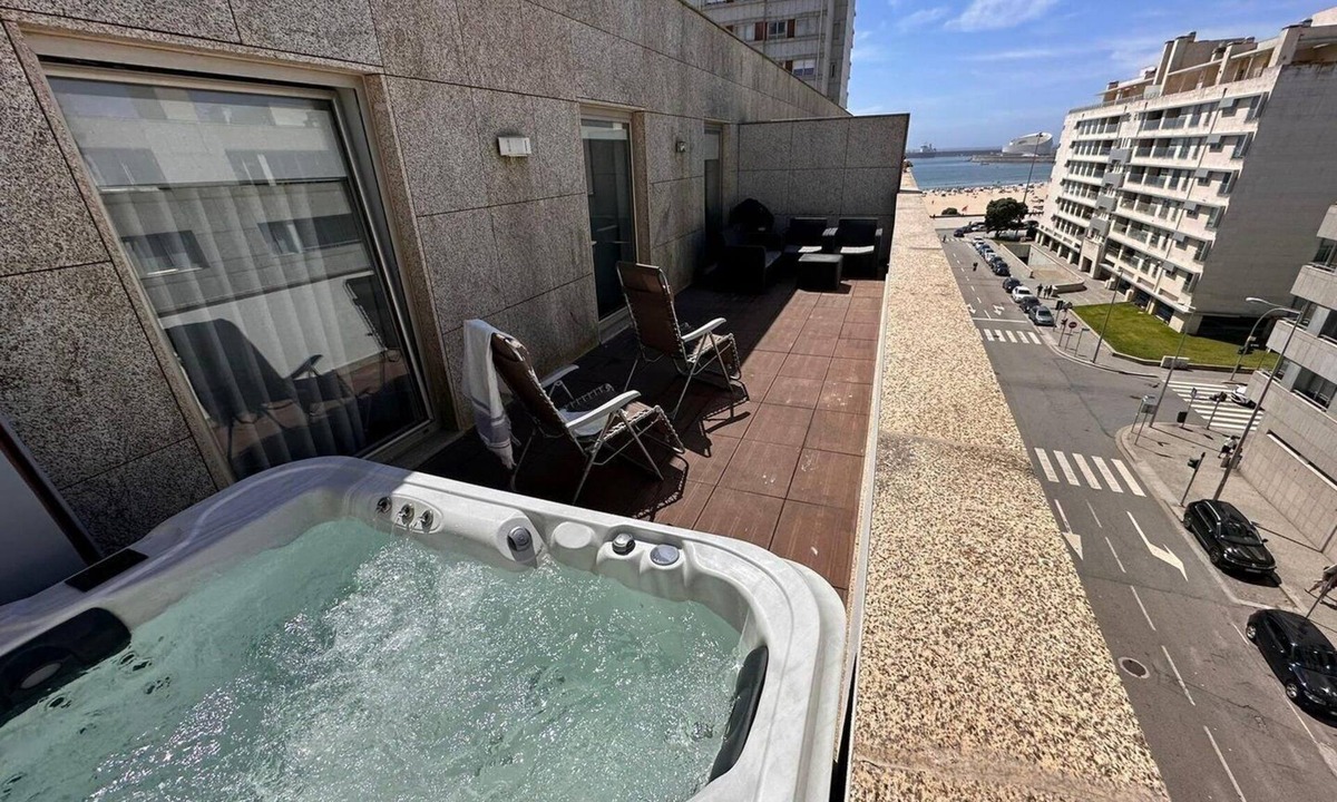 Cedofeita Apartment | LuxiStay - Luxury Rooftop Jacuzzi & Sunset Views