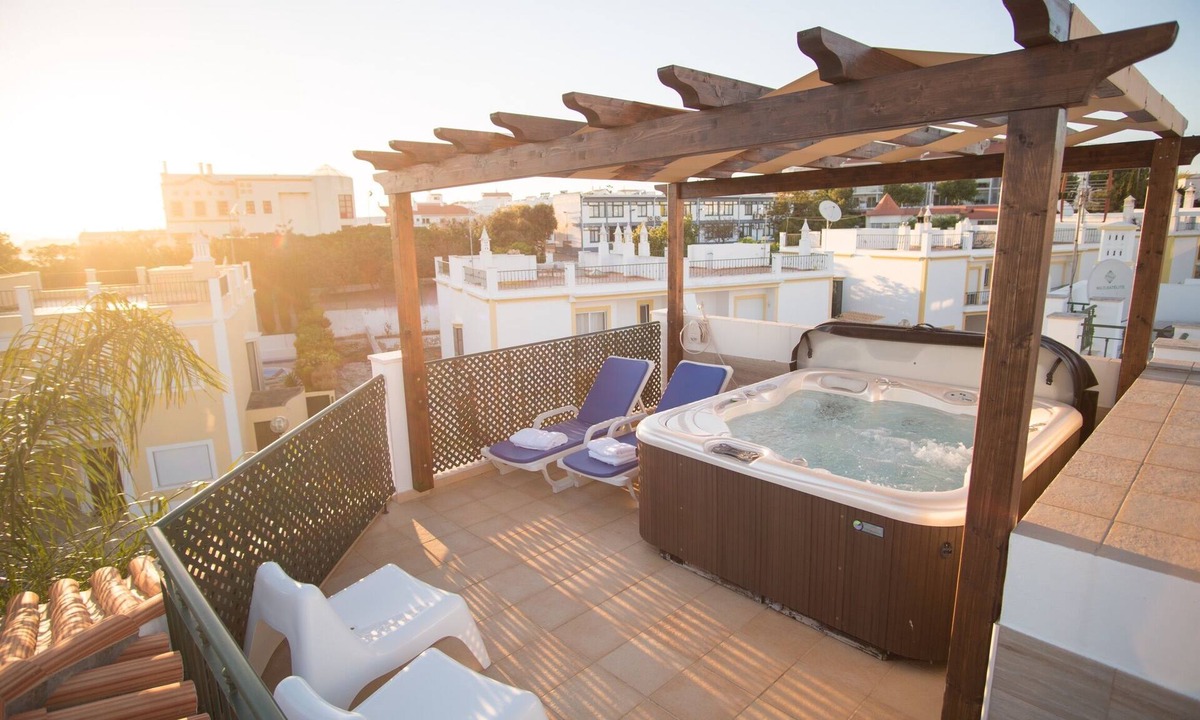 Alvor Villa | Luxury 3 bedroom Alvor villa with roof terrace jacuzzi hot tub by AlvorBeach