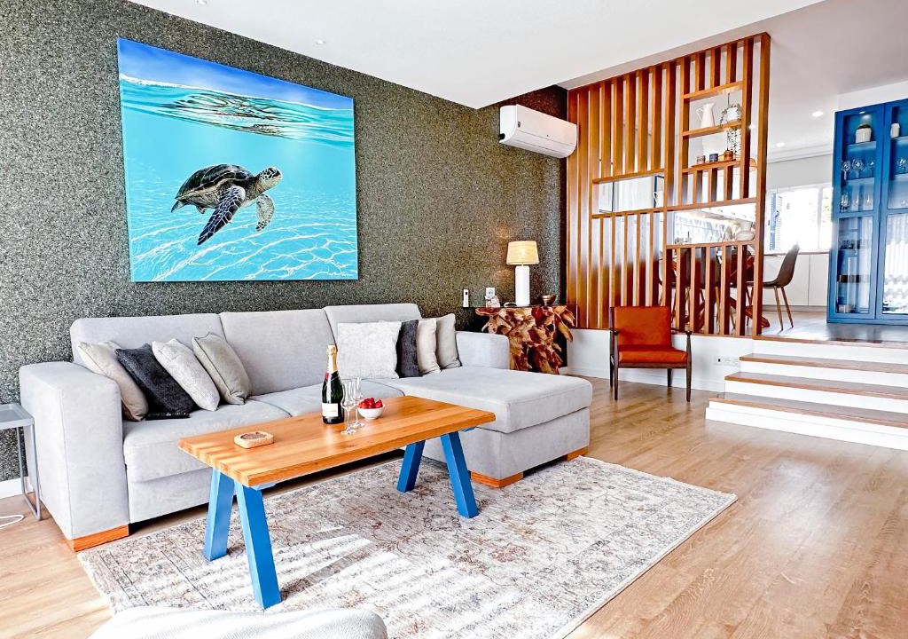 Calicos Apartment | Luxury Albufeira Townhouse with Terraces, Pool & Views by Be Cherish