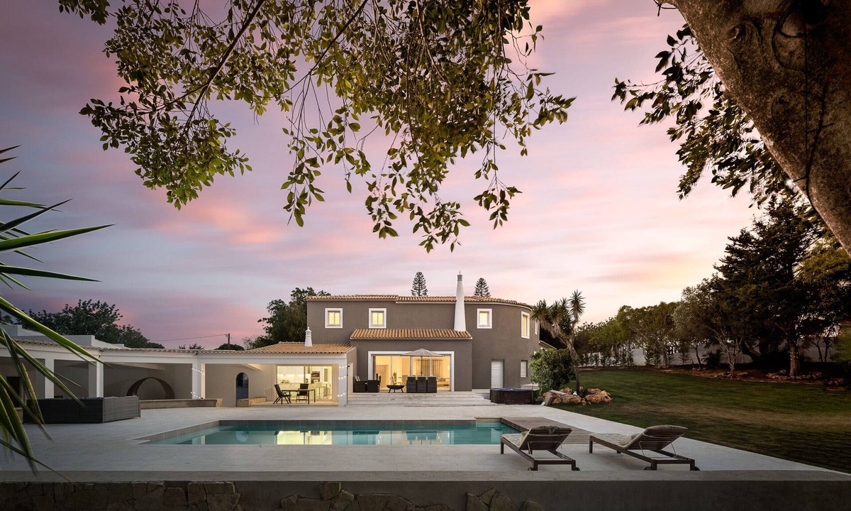 Almancil Villa | Luxury Almancil Villa with Heated Pool by Ideal Homes