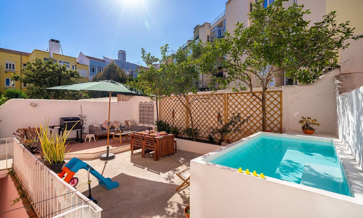 Santo Amaro Apartment | Luxury apartment with a private pool and garden