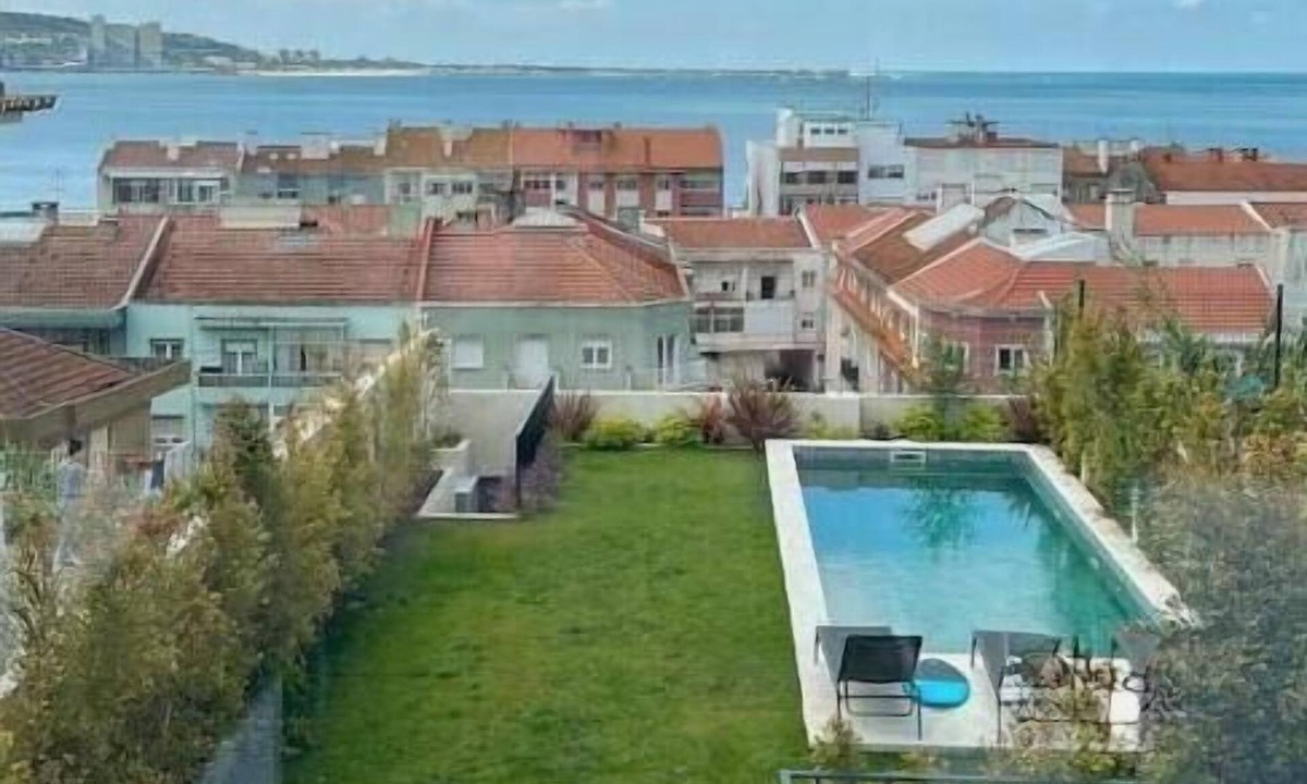 Linda-a-Velha House | Luxury house with river view and pool