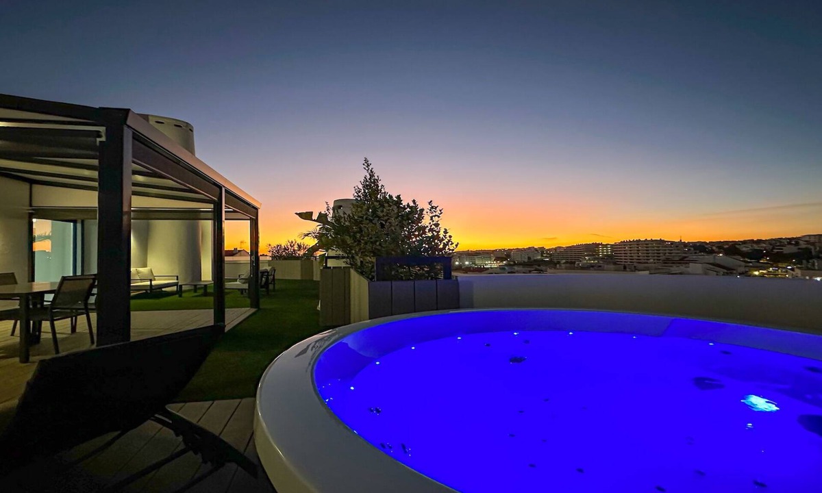 Areias de Sao Joao Apartment | ★Luxury Penthouse Apartment Private Jacuzzi, Albufeira