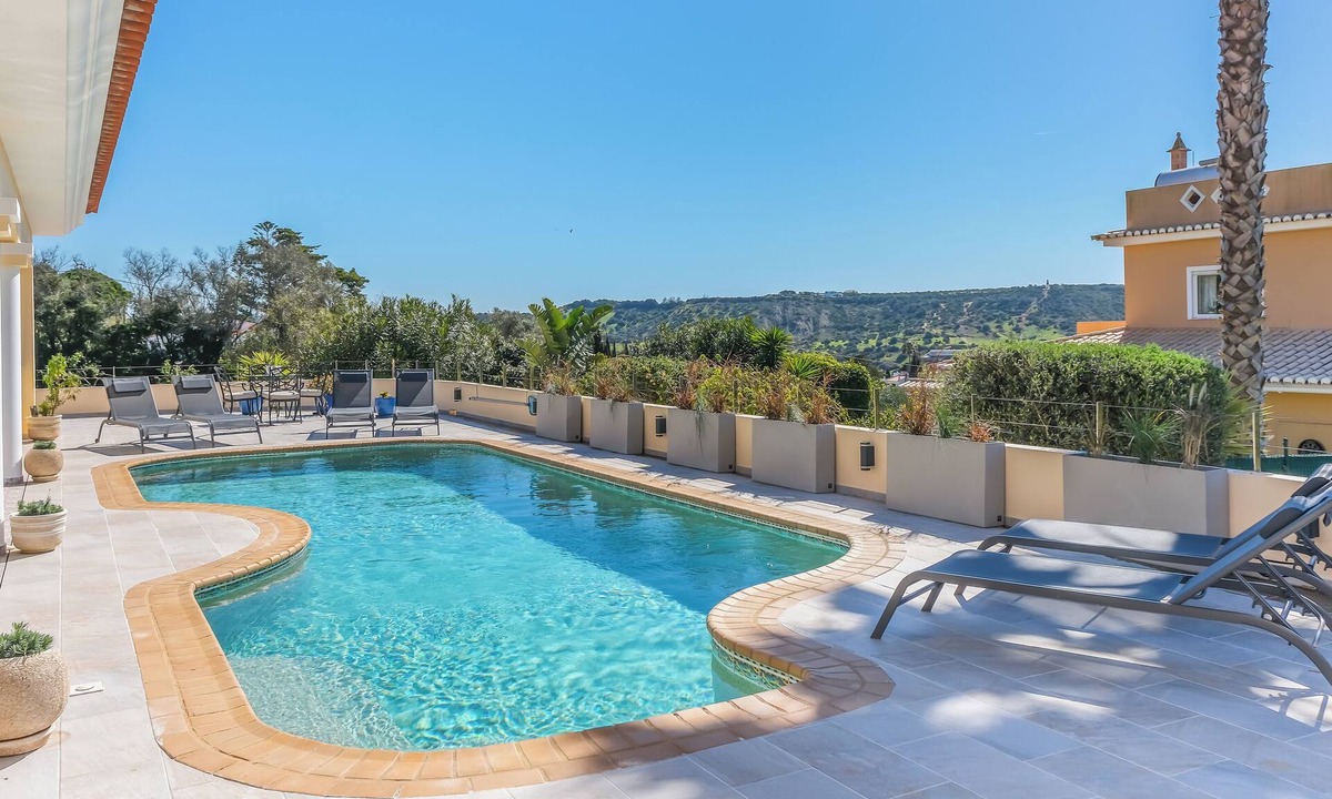 Praia da Luz Villa | Luxury Three Bedroom Villa with Jacuzzi Pool, Ocean Views & 5 mins walk into Luz
