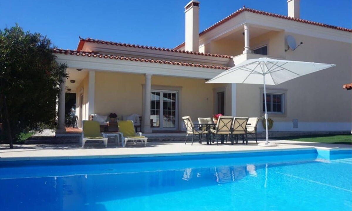 Caldas da Rainha Villa | Luxury villa in Prata Costa with a private pool and a terrace overlooking the lagoon