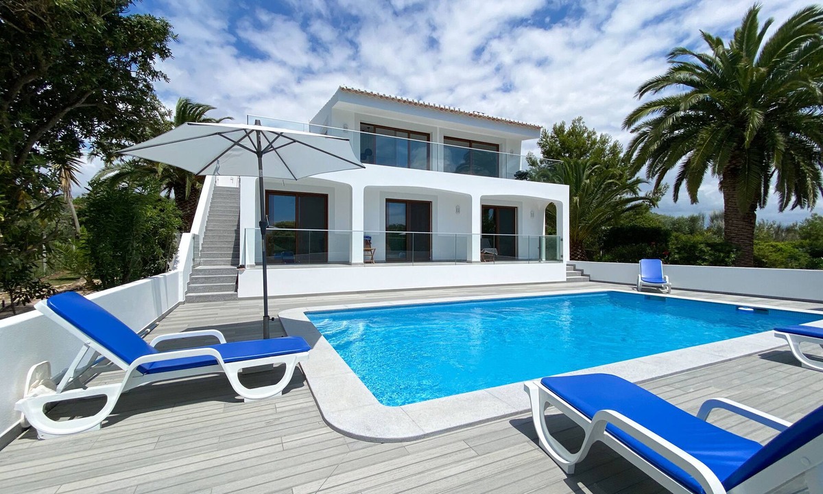 Budens Villa | Luxury villa on a private terrain with mature gardens and private pool, Salema.