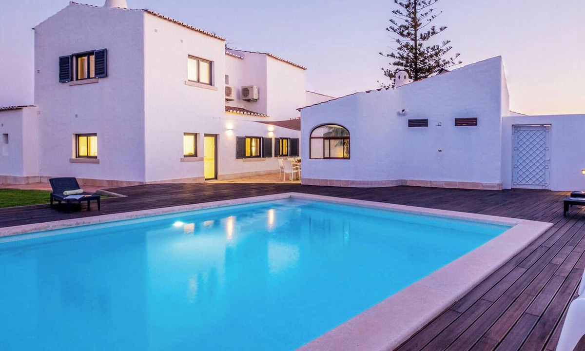 Lagoa e Carvoeiro Villa | Luxury Villa with Heatable Pool and BBQ