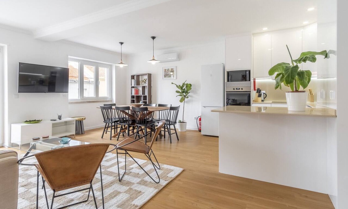 Santo Antonio Apartment | LV Premier Amoreiras AM3: Luxury 4-Bedroom Lisbon Residence with Balconies