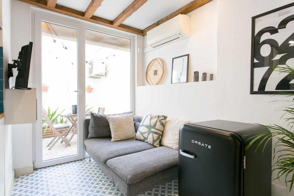 Alcantara Apartment | Lx Factory- Modern Studio com Terraço Privado