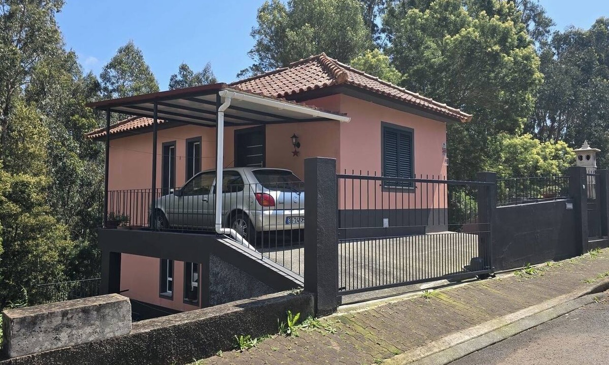 Gaula House | Madeira, 2 Bedroom Nature Retreat near Santa Cruz