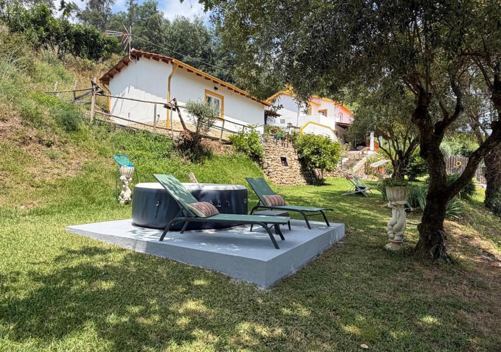 Lousa Bed & Breakfast | Magnolias Cottage with Jacuzzi and mountain view