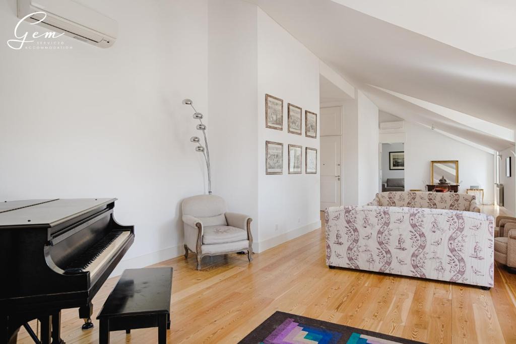Santo Amaro Apartment | Master Architectural Gem in Alcântara