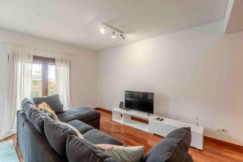 Mina Apartment | Modern 2 bedroom apt 20 min from city center